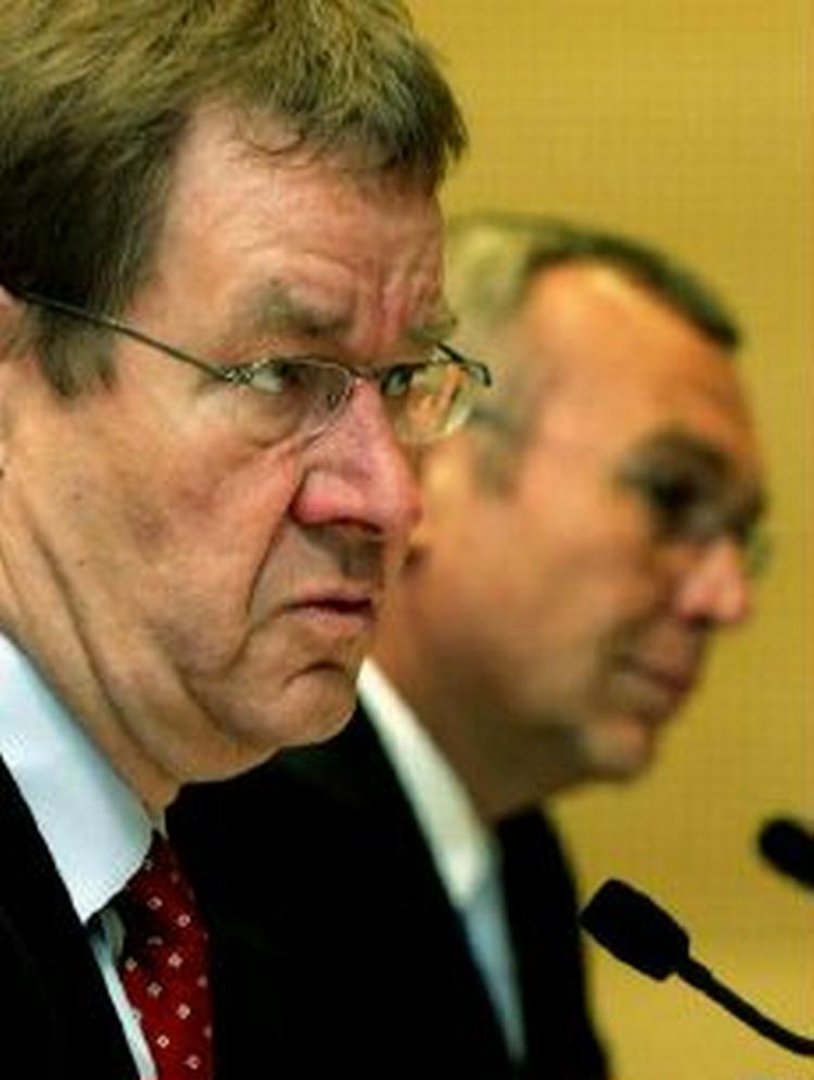 Poul Nyrup håber på valgsejr til Romano Prodi, når italiernerne går til valg på søndag. - Foto: AP 