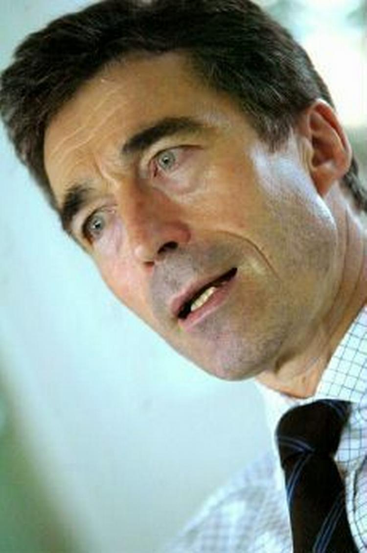 Statsminister Anders Fogh Rasmussen gjorde det klart over for Dansk Folkeparti, at han ville udskrive valg, hvis støttepartiet væltede Barfoed sammen med resten af oppositionen. - Thomas Sjørup 