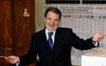 Lederen af centrum-venstre-koalitionen, Romano Prodi, ser ud til at blive sejrherren ved det italienske valg, viser exit polls. - Foto: AP 
