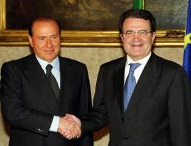 Romano Prodi og Silvio Berlusconi ahr kæmpet hårdt for at få magten. - Foto: AP 
