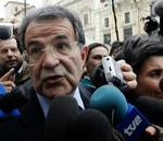 Romano Prodi ankommer til pressemøde i Rom, efter at det officiele resultat lå klart. - Foto: AP 