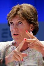 Konkurrencekommissær Nellie Kroes tror, at kreditkortindustrien i Europa kunne bruge lidt mere fri konkurrence. - Arkivfoto: AP 