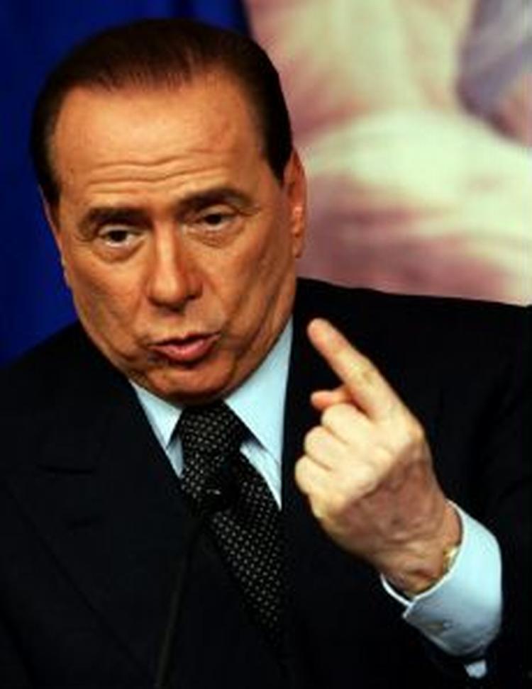 Italiens siddende premierminister Silvio Berlusconi levnes ikke en chance for at indhente Romano Prodi i en omtælling. Færre end 2.500 stemmesedler er tvivlsomme, skriver en avis. - Foto: AP 