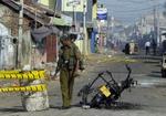 Sri Lanka har på det seneste oplevet en opblussen i drab og uro, så fredsmøde mellem regeringen og de tamilske oprørere bliver udsat. - Foto: AP 
