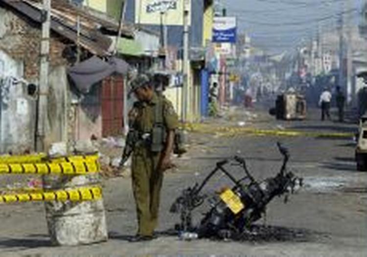 Sri Lanka har på det seneste oplevet en opblussen i drab og uro, så fredsmøde mellem regeringen og de tamilske oprørere bliver udsat. - Foto: AP 