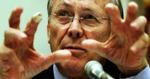 Donald Rumsfeld bliver anklaget for at kende til tortur på Guantánamo-basen. - Foto: AP 