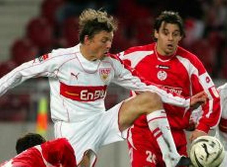 Jon Dahl Tomasson er stadig topscorer i Stuttgart. - Arkivfoto: AP 