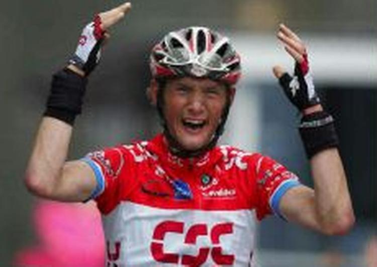 Fränk Schleck kørte fra favoritterne ti kilometer før mål. - Foto: AP 