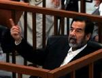 Saddam Hussein optrådte forholdsvist afdæmpet under dagens retsmøde. - Foto: AP 