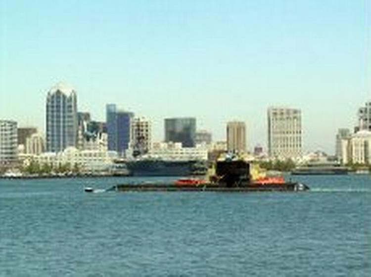 Den svenske ubåd HMS Gotland ankommer til San Diego i USA i juni sidste år. Siden har amerikanerne ikke set meget til ubåden. - Arkivfoto: US Navy 