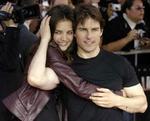 Skusespillerne Katie Holmes og Tom Cruise skal have deres første barn. Og Tom Cruise hævder, at han vil spise moderkagen efter fødslen. - Arkivfoto: AP 