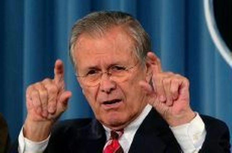 USA's forsvarsminister, Donald Rumsfeld, lader sig ikke påvirke af kritikken fra seks fremtrædende generaler. - Arkivfoto: APA! 