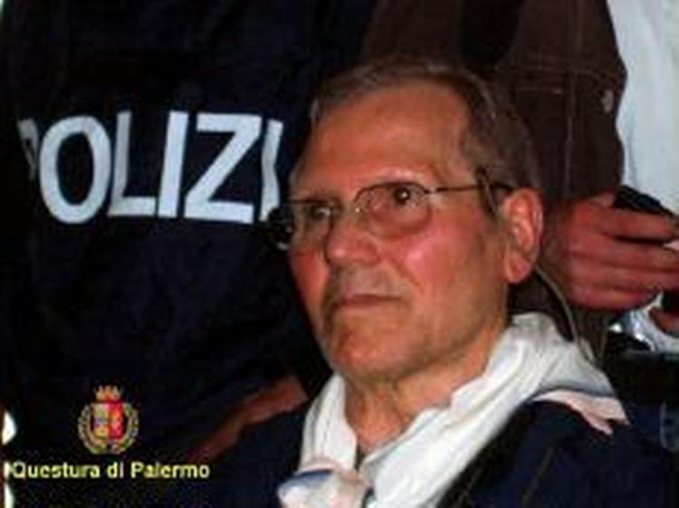 Biblen kan blive nøglen, når politiet skal knække de koder, som den sicilianske mafiaboss Bernado Provenzano brugte til sine beskeder - Foto: AP 
