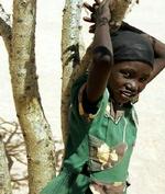 En sudanesisk pige, der er på flugt på grund af konflikten i Darfur, ses her i en flygtningelejr i det østlige Chad. - Foto: AP 
