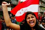En kvinde demonstrerer i Kathmandus gader. - Foto: AP 