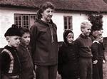 PÆDAGOGIK I PRAKSIS. Ebba Strange som fritidspædagog i 1959. Hendes engagement i pædagogik blev til folketingspolitik mange år senere, da hendes egne børn var flyttet hjemmefra.   Foto fra bogen 