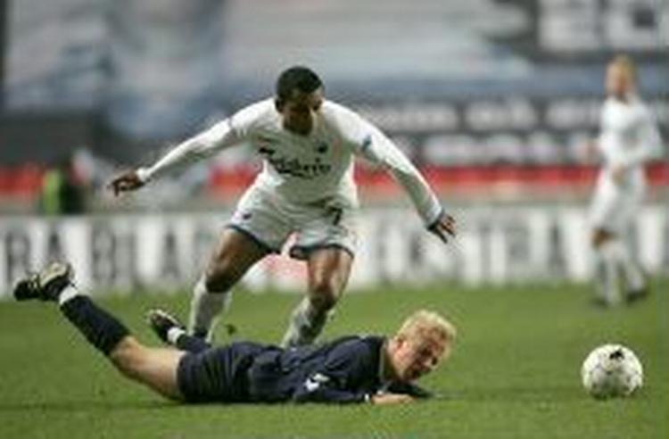FCK-træner Solbakken peger bl.a. på angriberne Santos og Allbäck som bidragere til den aktuelle succes. - Arkivfoto: Lars Poulsen 