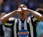 Trezeguet ærgrer sig. Senere skaffede han Juventus et point med en sen scoring i opgøret med Lazio. - Foto: AP 