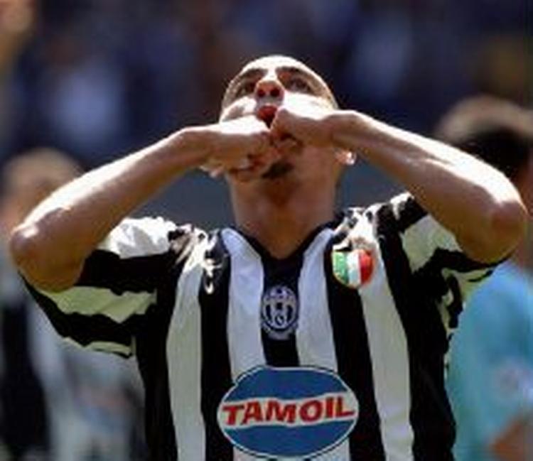 Trezeguet ærgrer sig. Senere skaffede han Juventus et point med en sen scoring i opgøret med Lazio. - Foto: AP 