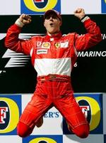 Schumacher fejrer triumfen i San Marino. - Foto: AP 