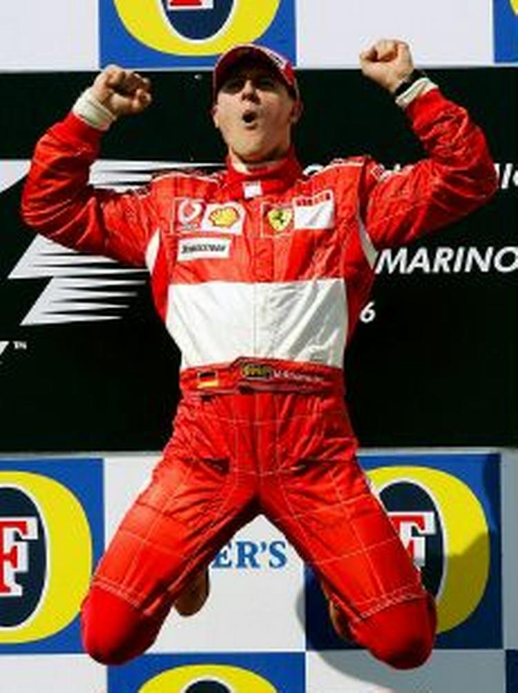 Schumacher fejrer triumfen i San Marino. - Foto: AP 