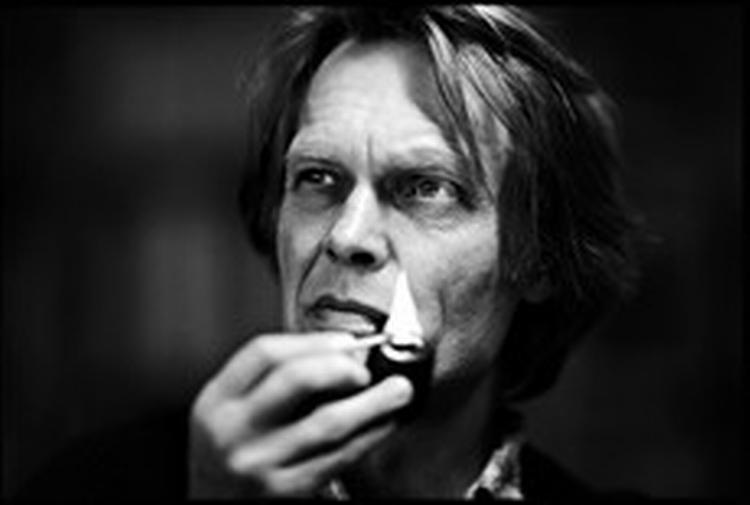 LAMPEÅND. Peter Laugesens tændstik kan slukkes i modsætning til Århus' "helvedes mange gadelamper". - Arkivfoto: Claus Bonnerup 