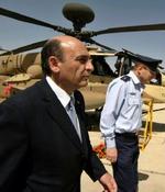 Den israelske forsvarsminister Shaul Mofaz kalder Irans atomambitioner for den største fare mod jøderne siden Hitler. Israel udelukker ikke et militært angreb mod Iran, men fortsætter diplomatiske bestræbelser. - Arkivfoto: AP 