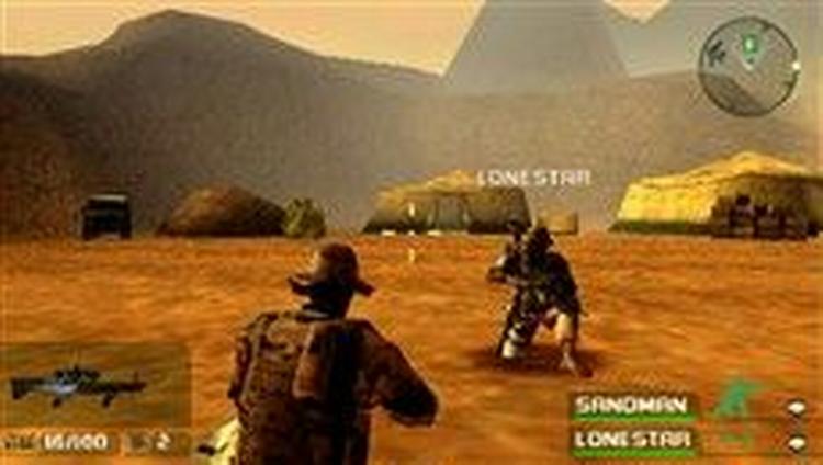 I PSP-udgaven af 'Socom'-serien gælder det stadig om at være udspekuleret taktisk og kommandere sine fodtusser rundt. Trods simplificeret styring er der masser af heftige skuddueler. 