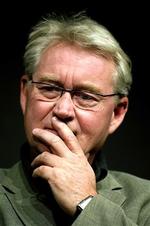SKRIVEKUGLE. 'Halvvejen til Rafael' er Bjarne Reuters første novellesamling; men det øvrige forfatterskab omfatter mere end 100 bøger. - Foto: Jens Dige 