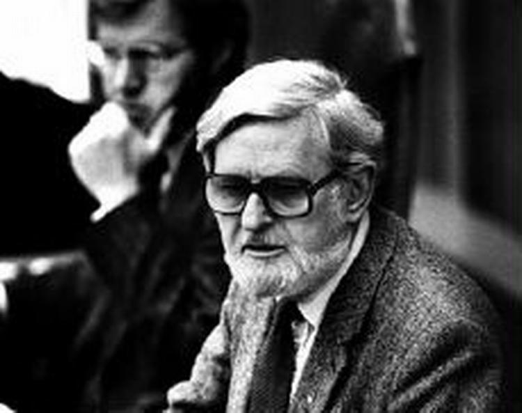 Lasse Budtz som udenrigspolitisk vagthund på Folketingets talerstol i 1988.   Foto: Erik Gleie 
