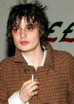 Højt hår og hængeøjne - Pete Doherty er igen i politiets søgelys. - Arkivfoto: AP 