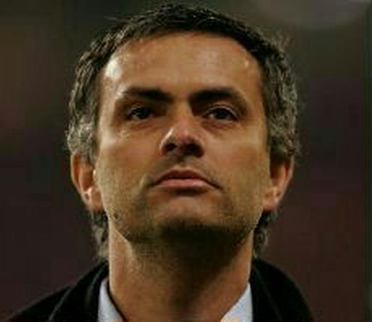 Chelseas træner Jose Mourinho er ikke jublende glad, selv om han har vundet fire titler i træk. - Arkivfoto: AP 