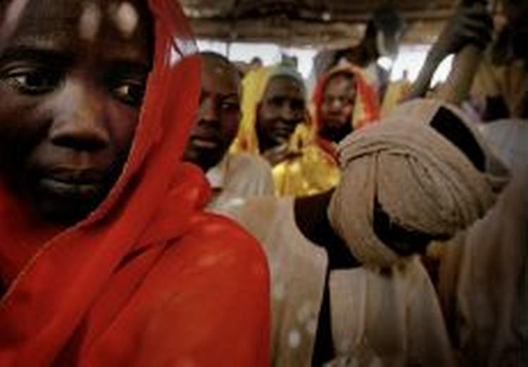 Flygtningelejren Kalma i Darfur er fyldt med folk, der er flygtet på grund af angreb af muslimske militsgrupper. - Arkivfoto: Jan Grarup 