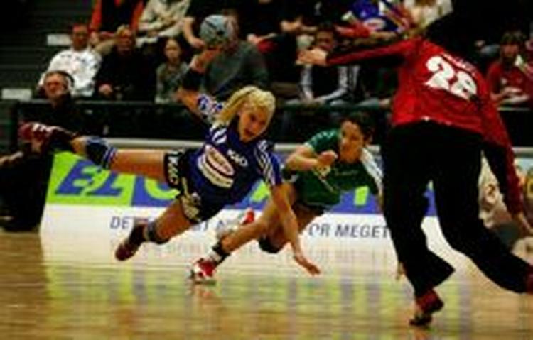 Slagelses Rikke hørlykke bryder igennem Viborgs forsvar i kampen, som Slagelse vandt klart. - Foto: Anders Birch 