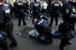 Allerede inden kampen havde politiet anholdt 34 personer. - Foto: Martin Lehmann 