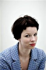 INGEN LØSNING. Linn Ullmann tror ikke på, at man kan lukke døren til sin fortid og lægge det dårlige bag sig. »Mine bøger handler om mennesker, som gerne vil forsoningen, men det lader sig ikke gøre«, siger hun. 