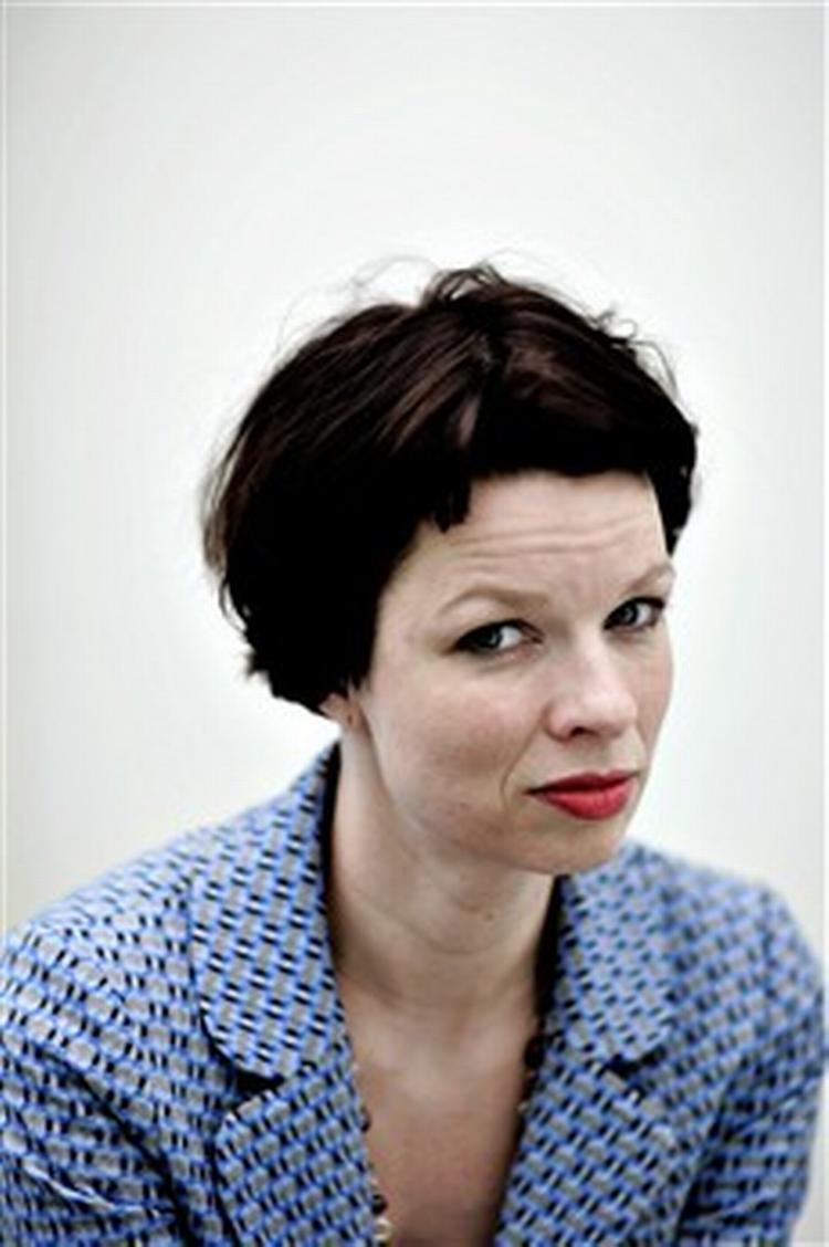 INGEN LØSNING. Linn Ullmann tror ikke på, at man kan lukke døren til sin fortid og lægge det dårlige bag sig. »Mine bøger handler om mennesker, som gerne vil forsoningen, men det lader sig ikke gøre«, siger hun. 