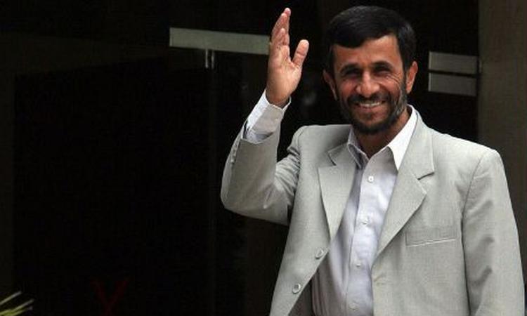 Irans præsident Mahmoud Ahmadinejad har tidligere truet med at slette Israel fra landkortet. Nu vil Iran angribe Israel, hvis USA gør noget »ondt«. - Foto: AP 