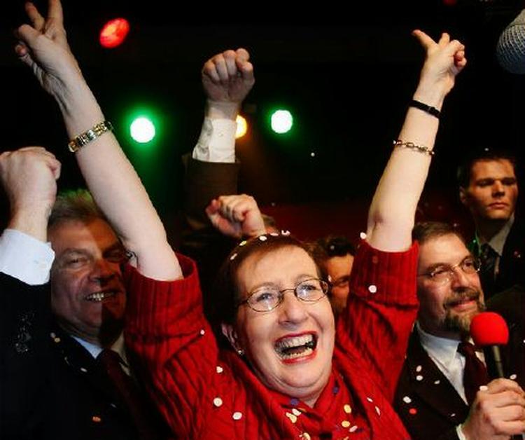 Den tidligere socialdemokratiske toppolitiker Heidi Simonis har skabt kult omkring sin kiksede dansestil i den tyske udgave af 'Vild med dans'. - Arkivfoto: AP 
