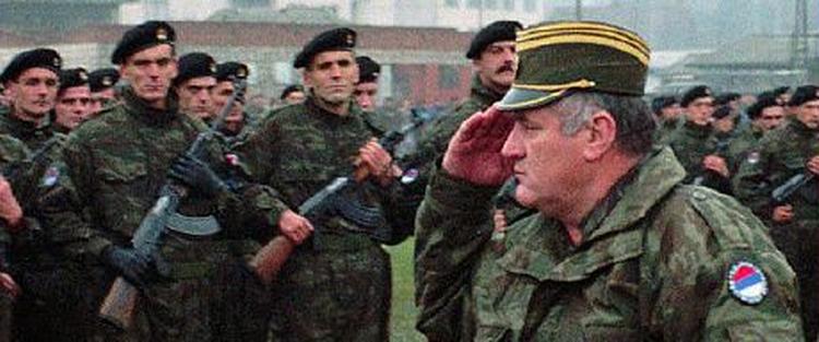 Mladic er blandt andet tiltalt for at stå bag massakren på 8.000 muslimske mænd og drenge i Srebrenica i 1995. - Arkivfoto: AP 