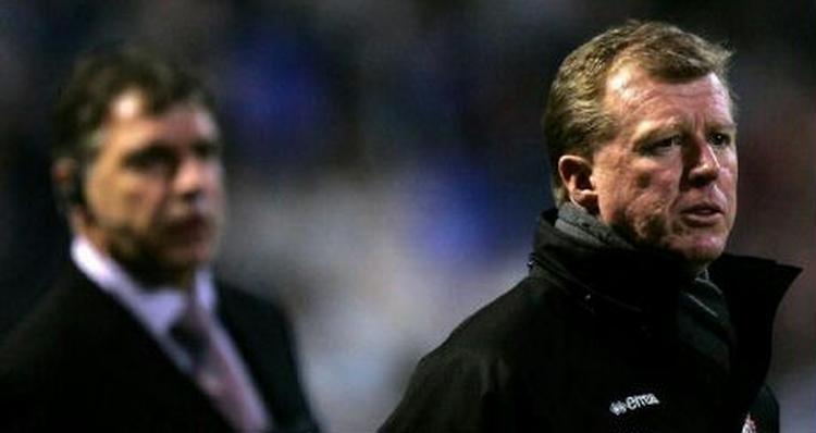 Steve McClaren kan - hvis alt forløber efter planen - snart kalde sig <i>England manager.</i> Bolton-manager Sam Allardyce (i baggrunden) var også blandt kandidaterne, men ifølge BBC falder valget på McClaren. - Foto: AP. 