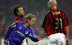 Hvis Kickers oplysninger er korrekte, så bliver Poulsen klubkammerat med Dario Simic (bagerst), mens Jaap Stam vender hjem til hollandske Ajax. - Arkivfoto: AP. 