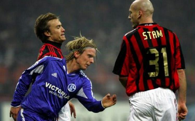 Hvis Kickers oplysninger er korrekte, så bliver Poulsen klubkammerat med Dario Simic (bagerst), mens Jaap Stam vender hjem til hollandske Ajax. - Arkivfoto: AP. 
