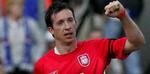 Robbie Fowler bliver i Liverpool i mindst en sæson til. - Foto: AP 