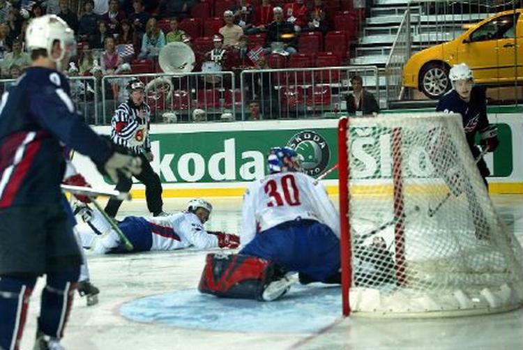 Dustin Brown udligner til 1-1 for amerikanerne. - Foto: Ole Kjær 