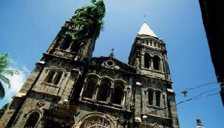 En præst fra Uganda er afsløret af en sporhund i simpelt tyveri. Billedet er af en katolsk kirke i Stone Town, Zanzibar, som er en del af Tanzania - Ugandas naboland. - Arkivfoto: AP 