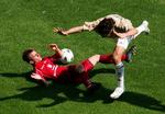 Præsterne vandt over imanerne. Og dommerne var jøder. Men det handlede kun om fodbold og tolerance. Billedet er fra en kamp i dagens Bundesligarunde, hvor der ikke stod tolerance på spil. - Foto: AP 