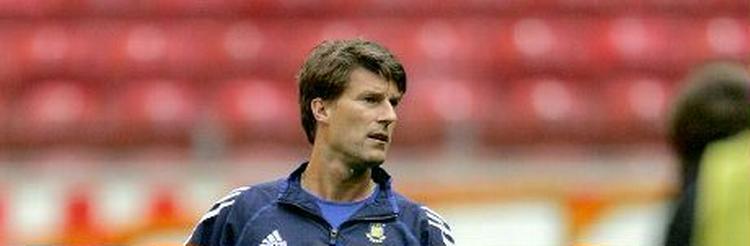 Brøndbys Michael Laudrup er tilfreds med sit eget holds sæson og tager hatten af for FC København. - Arkivfoto: Lars Poulsen 