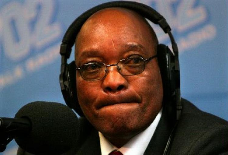 Sydafrikas tidligere vicepræsident Jacob Zuma slap for tiltale i voldtægtssag. Men i dag må han undskylde, at han glemte kondomet, da han havde sex med hiv-smittet kvinde. - Foto: AP 