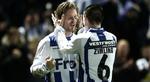 Fredrik Berglund og Niki Zimling indtager nøgleroller på Esbjergmandskabet i aftenens pokalfinale i Parken, hvor der ventes omkring 17.000 tilrejsende fodboldfans fra Jylland. - Arkivfoto: Polfoto. 